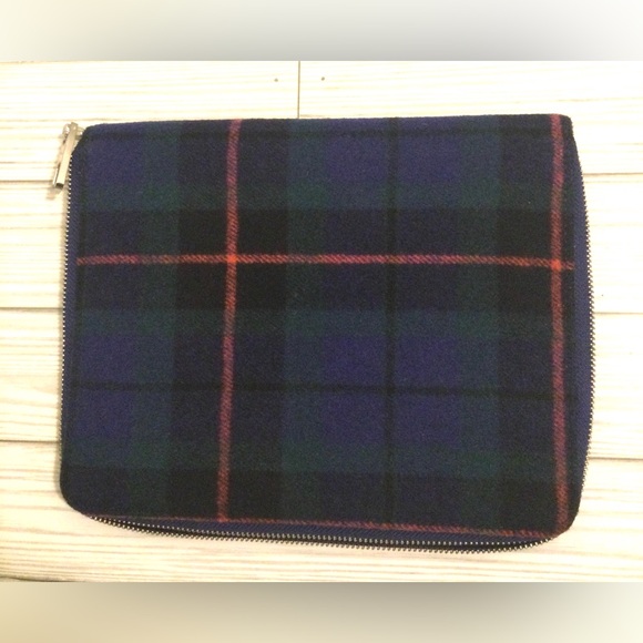 Gap Plaid Tablet Case 🌸 - Picture 2 of 9
